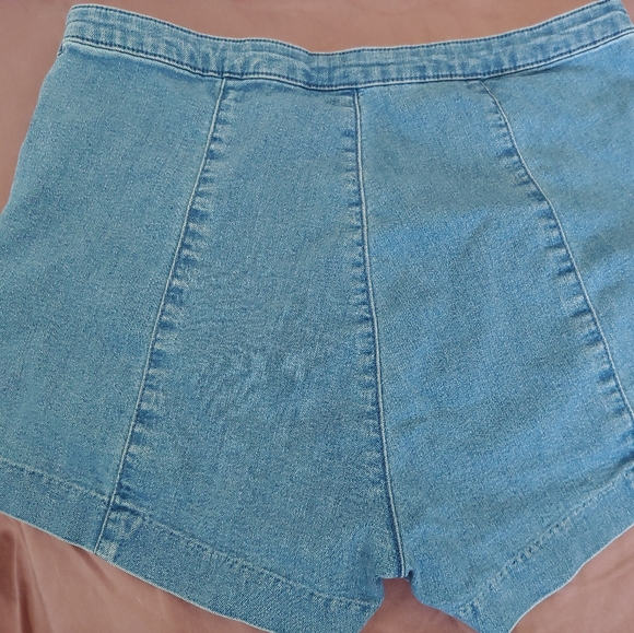 H&M high waisted shorts - Picture 2 of 3